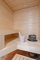 New 2BR Apt with Balcony, Sauna & Great Location