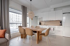New 2BR Apt with Balcony, Sauna & Great Location