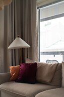New 2BR Apt with Balcony, Sauna & Great Location