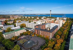 New 2BR Apt with Balcony, Sauna & Great Location