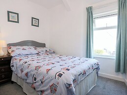 2 Bryn Hyfryd