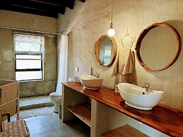 Leadwood Tree Safari Lodge