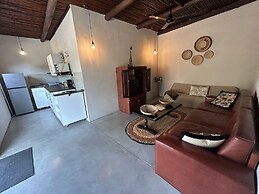 Leadwood Tree Safari Lodge