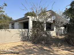 Leadwood Tree Safari Lodge