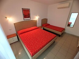 Charming Flat in Building With Solarium