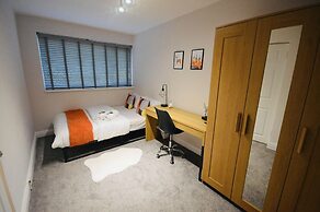 Remarkable 3-bed Ground Floor Apartment - Coventry