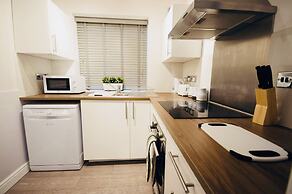 Remarkable 3-bed Ground Floor Apartment - Coventry