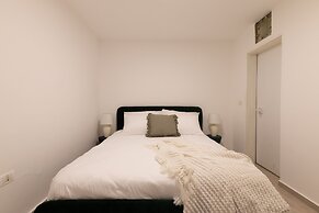 Huge & Lovely Unit 2BR 2BT By the beach