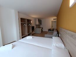 Apartamentos Pontepedriña by Bossh