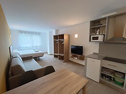 Apartamentos Pontepedriña by Bossh