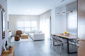 SeaFront Luxurious 3 BR Apartment