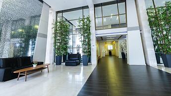 SeaFront Luxurious 3 BR Apartment