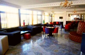 Angle Atlas Hotel