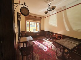 Le Salon des Inconnus