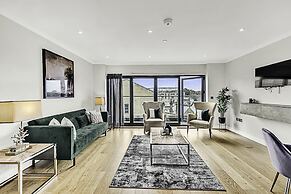 Beautiful Abode In Brentford