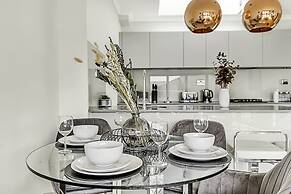 Beautiful Abode In Brentford