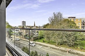 Beautiful Abode In Brentford