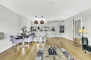Beautiful Abode In Brentford