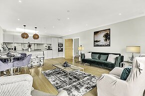 Beautiful Abode In Brentford
