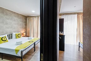 Aura Plaza Hotel