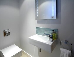 The Oars - Riverfront Property - From 300 Per Night