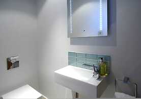 The Oars - Riverfront Property - From 300 Per Night