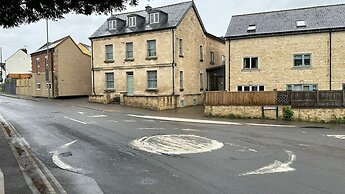 Cotswolds Large 4 Bed House Parking-Wifi