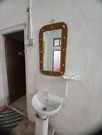 Mamdali Guest house