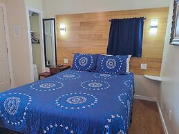 Three Islands Motel