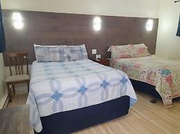 Three Islands Motel