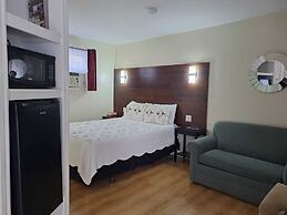 Three Islands Motel