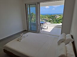 Sunset Villa with Infinity Pool