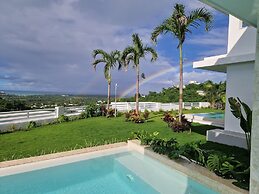 Sunset Villa with Infinity Pool