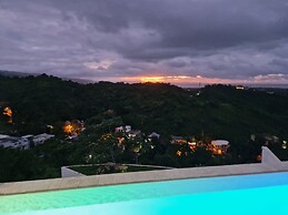 Sunset Villa with Infinity Pool