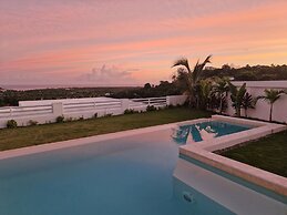 Sunset Villa with Infinity Pool