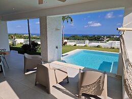 Sunset Villa with Infinity Pool