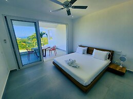 Sunset Villa with Infinity Pool