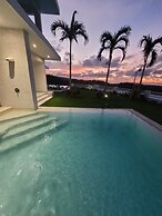 Sunset Villa with Infinity Pool