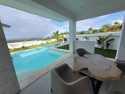Sunset Villa with Infinity Pool