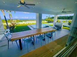 Sunset Villa with Infinity Pool