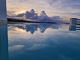 Sunset Villa with Infinity Pool