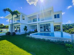 Sunset Villa with Infinity Pool