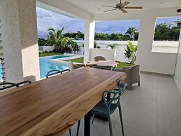Sunset Villa with Infinity Pool