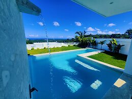 Sunset Villa with Infinity Pool