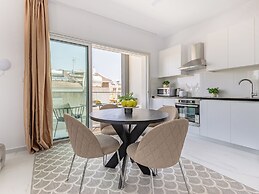 Sanders Cruise - Lovely Studio Apt With Balcony