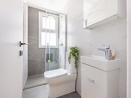 Sanders Cruise - Lovely Studio Apt With Balcony