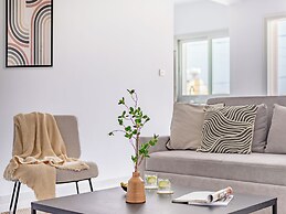 Sanders Cruise - Modern 2-bdr Apt With Balcony