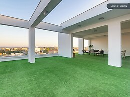 Sanders Cruise - Modern 2-bdr Apt With Balcony