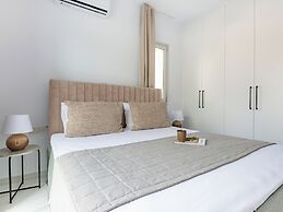 Sanders Cruise - Modern 2-bdr Apt With Balcony