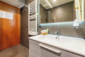 Andenis Tiber House